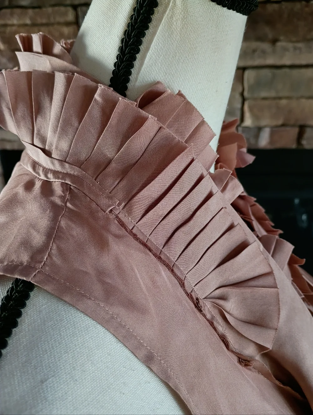 J. Crew 100% Silk Beige Tan Pink Mauve Ruffled Button Sleeveless Top Size 6 - Picture 10 of 16